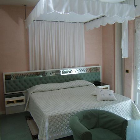 Hotel Matilde Марина-ди-Масса Номер фото