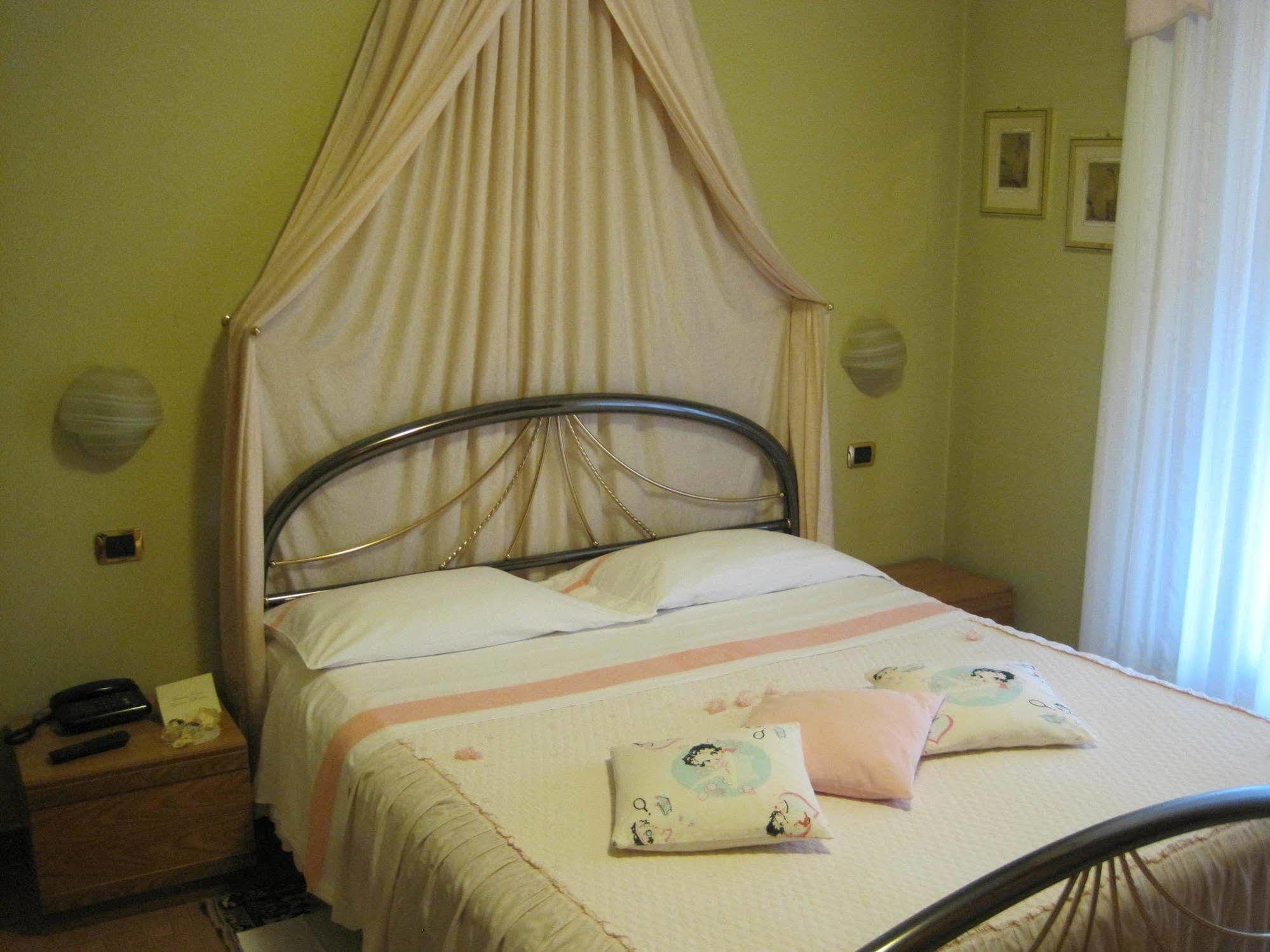 Hotel Matilde Марина-ди-Масса Экстерьер фото
