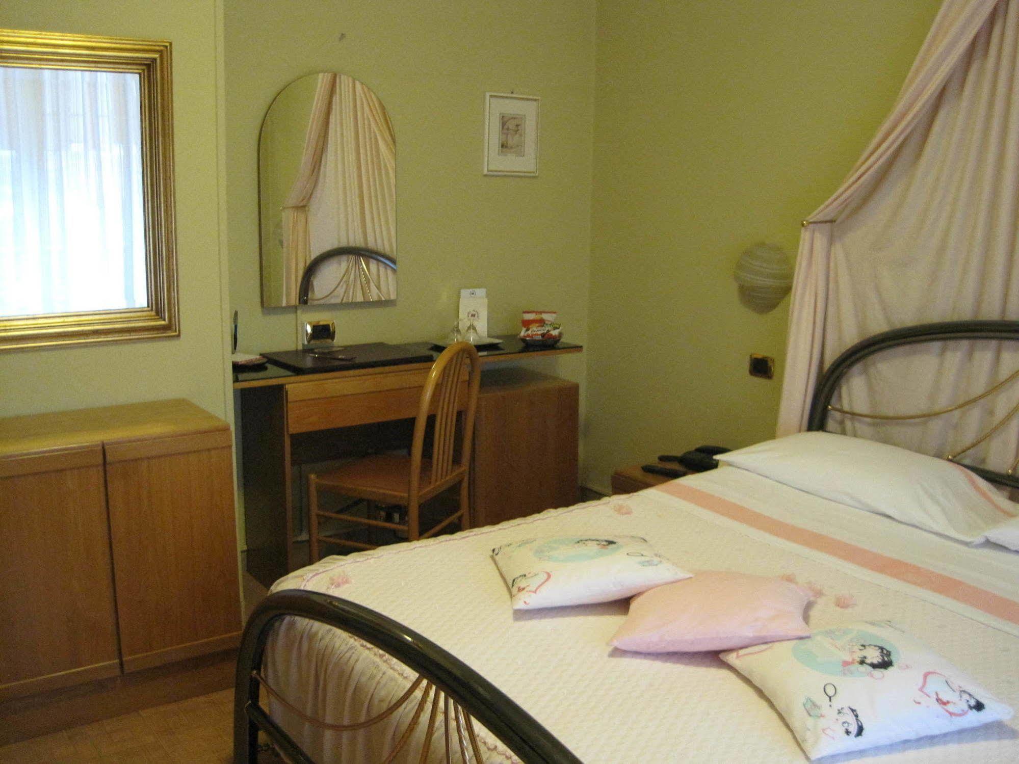Hotel Matilde Марина-ди-Масса Экстерьер фото
